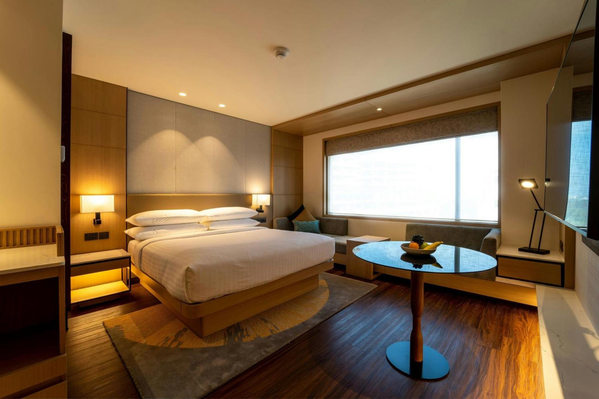 Courtyard By Marriott Vadodara Exterior photo