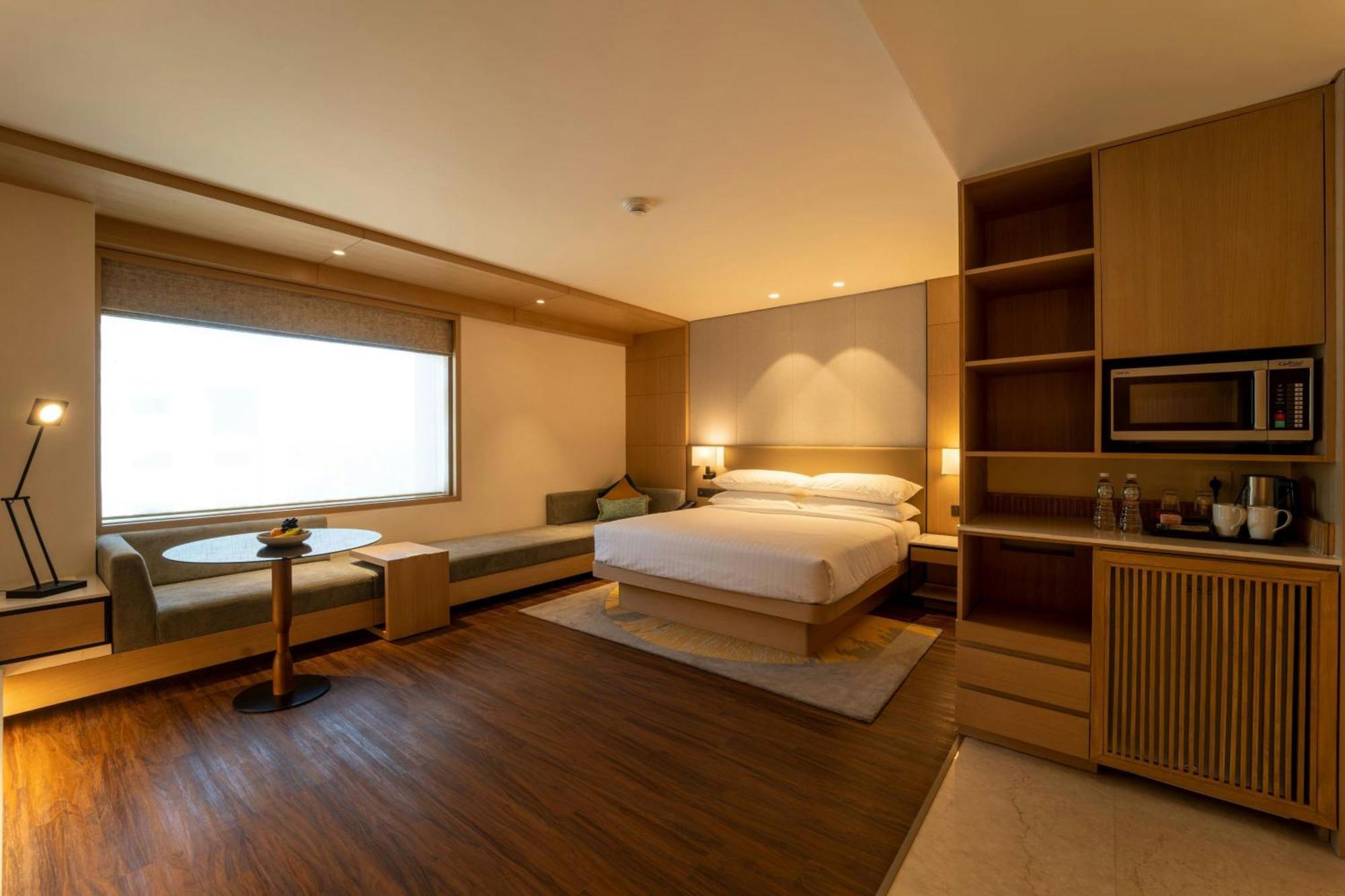 Courtyard By Marriott Vadodara Exterior photo
