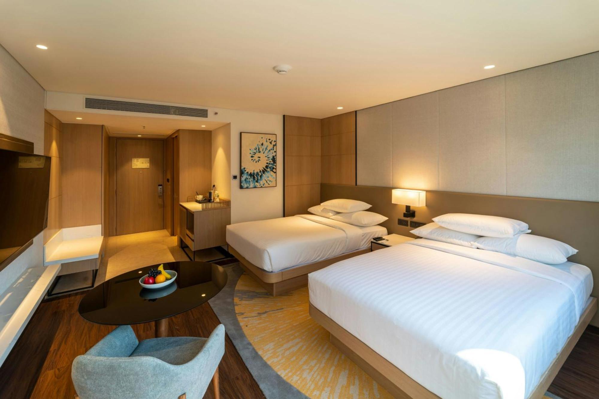 Courtyard By Marriott Vadodara Exterior photo